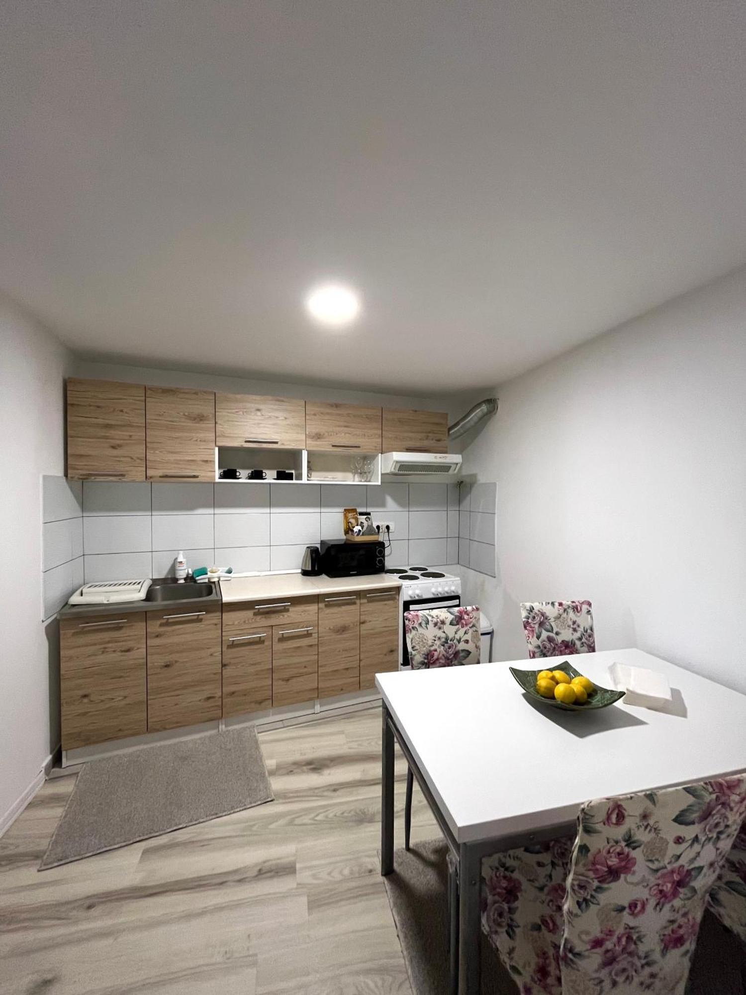 Apartman Nermin โมสตาร์ ภายนอก รูปภาพ