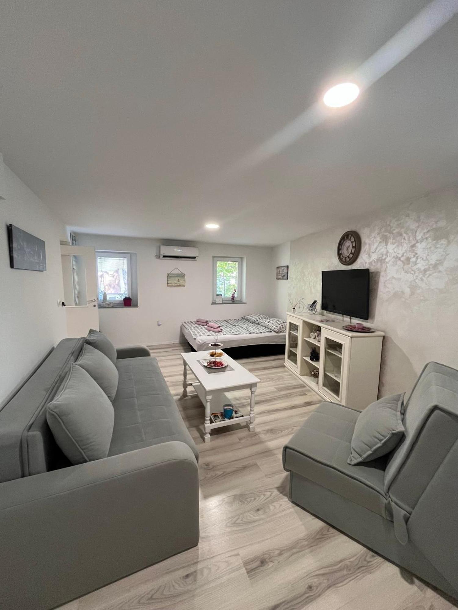 Apartman Nermin โมสตาร์ ภายนอก รูปภาพ