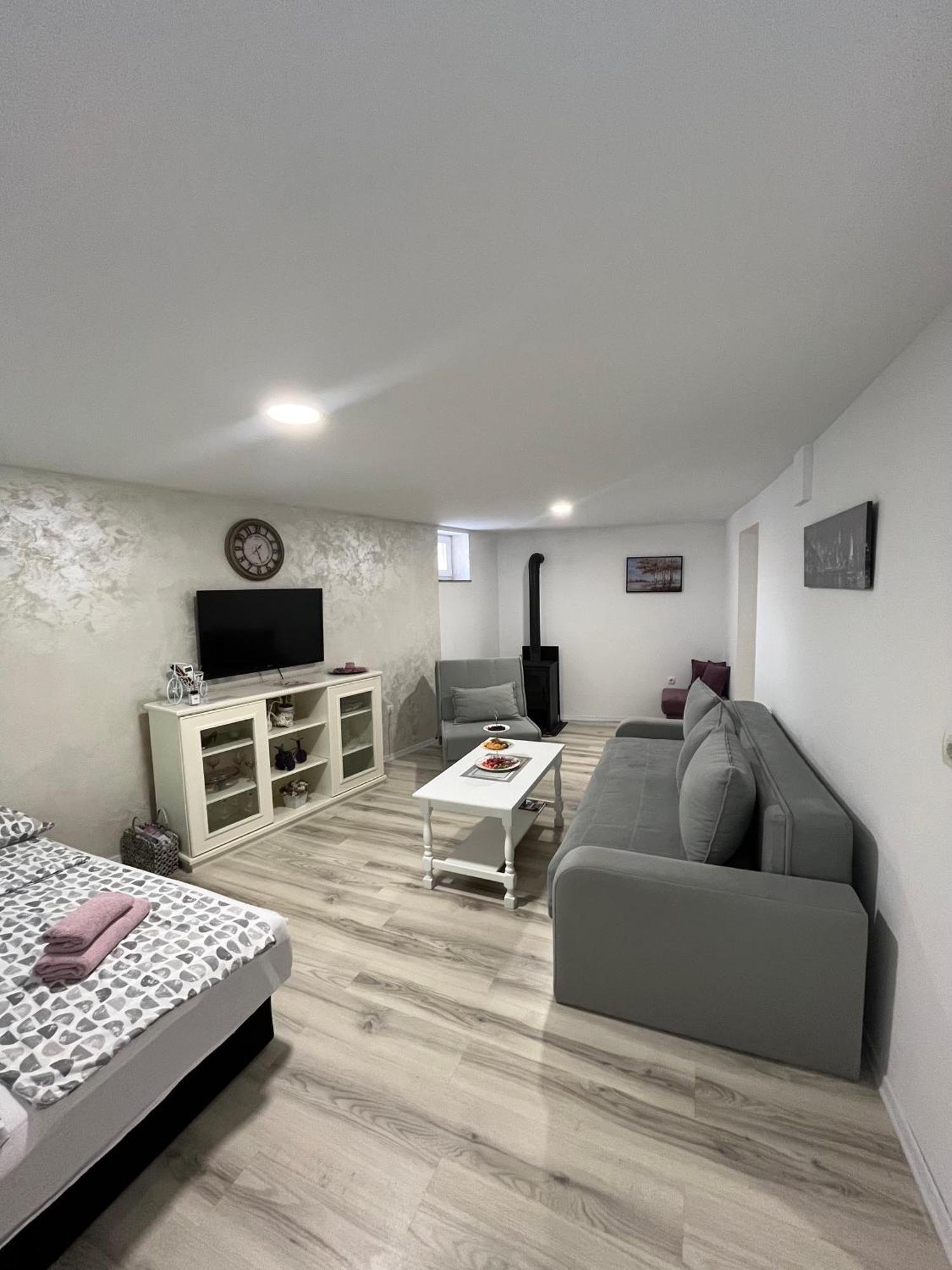 Apartman Nermin โมสตาร์ ภายนอก รูปภาพ