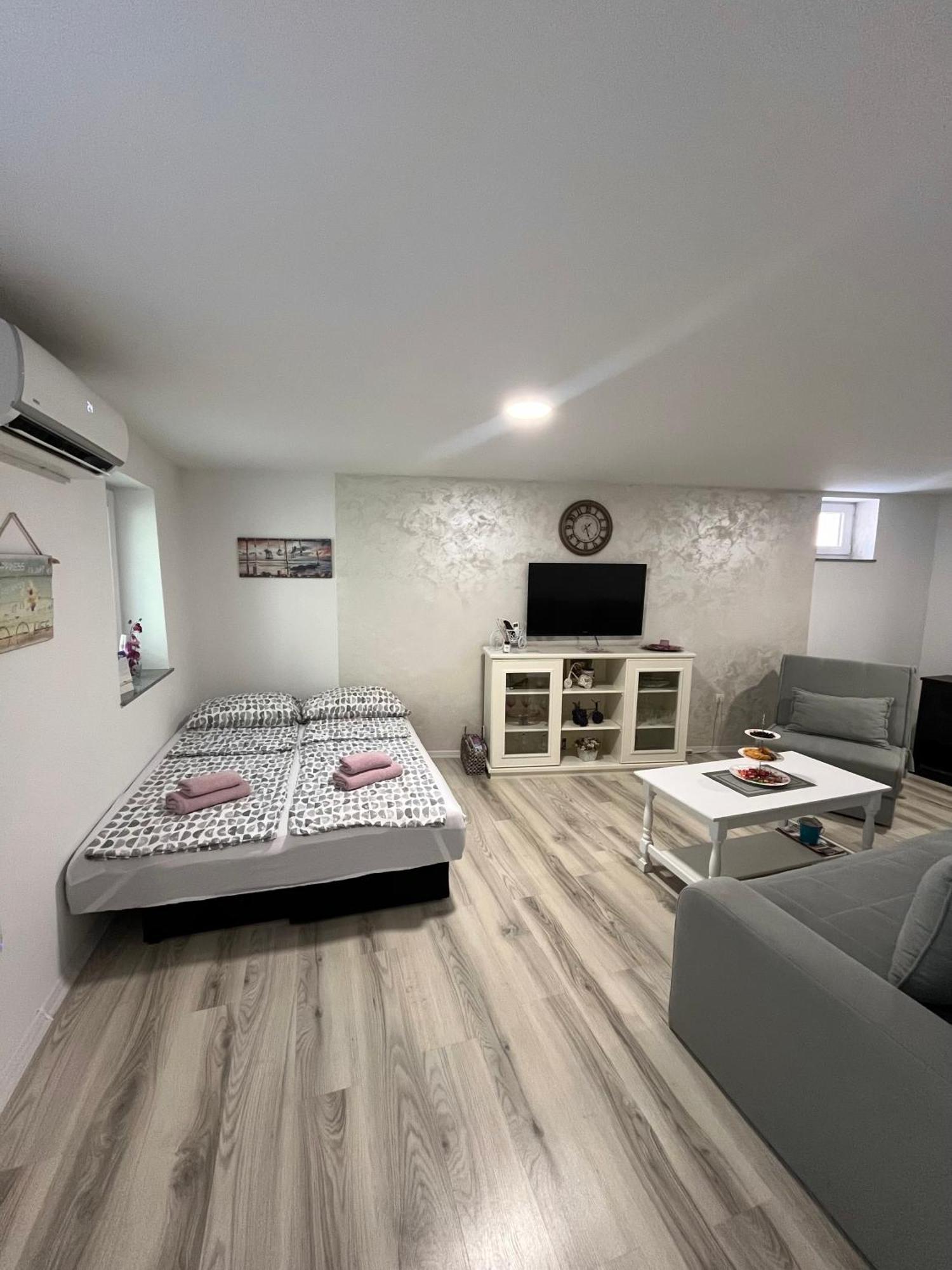 Apartman Nermin โมสตาร์ ภายนอก รูปภาพ