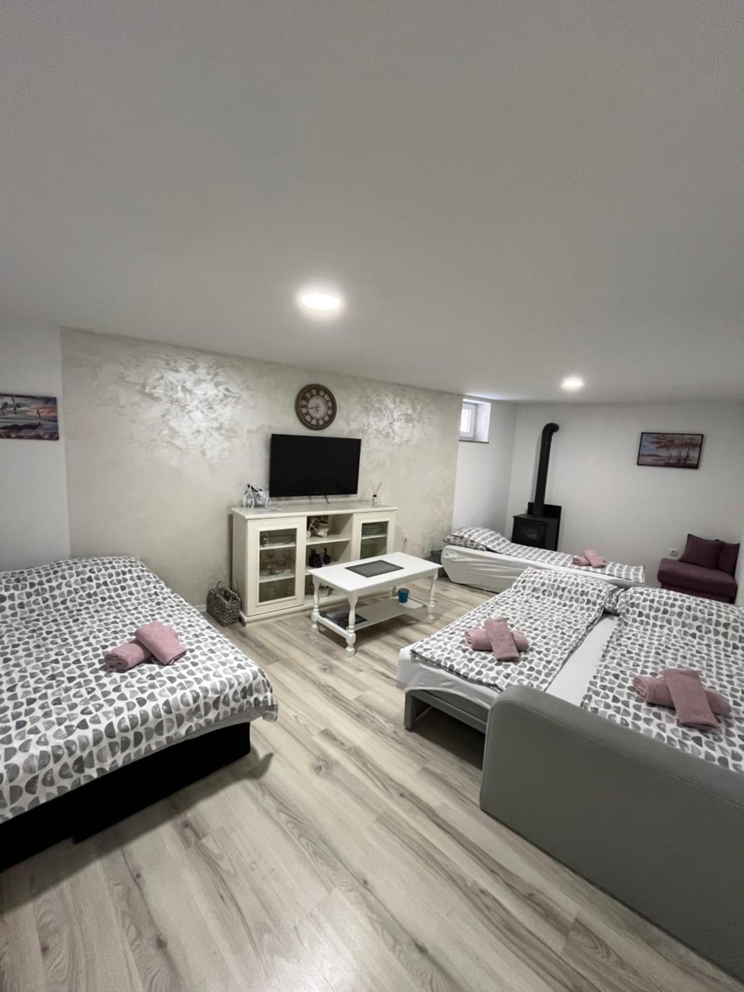 Apartman Nermin โมสตาร์ ภายนอก รูปภาพ